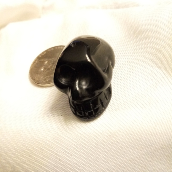 SOLD on m e r c a r i .Mini black obsidion skull - Picture 5 of 8